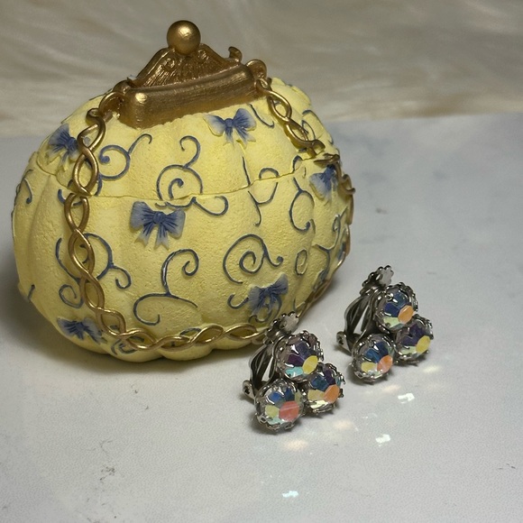 Golden Sparkle Crystal Bead Cluster Earrings Clip On - Picture 3 of 12